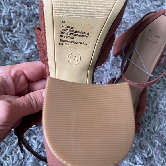 A New Day by Target

Chunky high heel sandals

Size 10

New - Picture 4 of 4